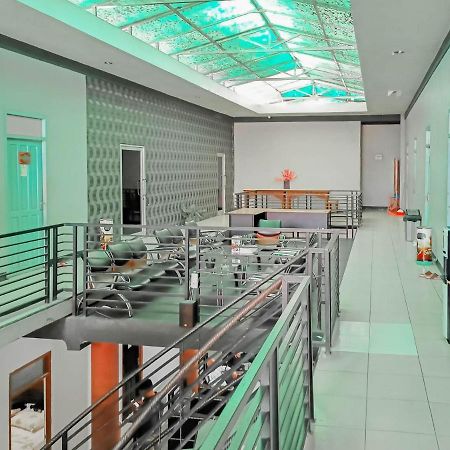 Urbanview Hotel Bagoes Sintang By Reddoorz Exterior foto