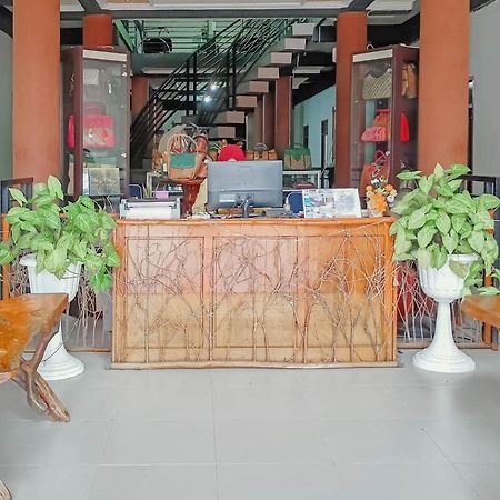 Urbanview Hotel Bagoes Sintang By Reddoorz Exterior foto