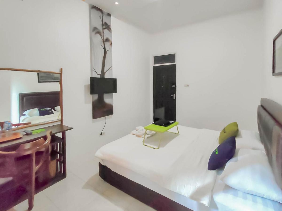 Urbanview Hotel Bagoes Sintang By Reddoorz Exterior foto